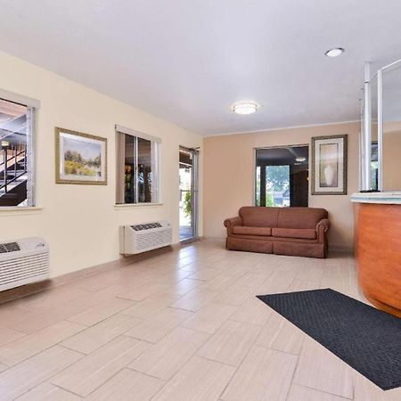 Days Inn By Wyndham Albuquerque Northeast Εξωτερικό φωτογραφία