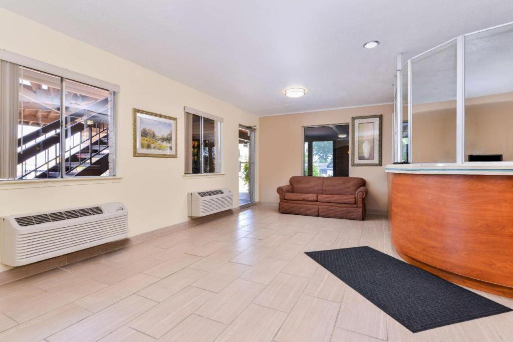 Days Inn By Wyndham Albuquerque Northeast Εξωτερικό φωτογραφία