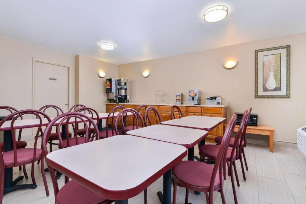 Days Inn By Wyndham Albuquerque Northeast Εξωτερικό φωτογραφία